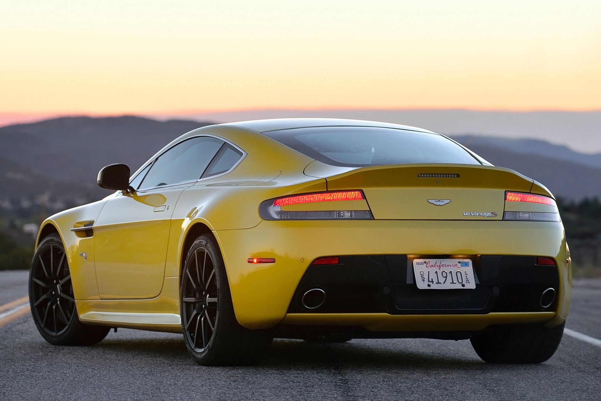 2015 Aston Martin V12 Van interior #9