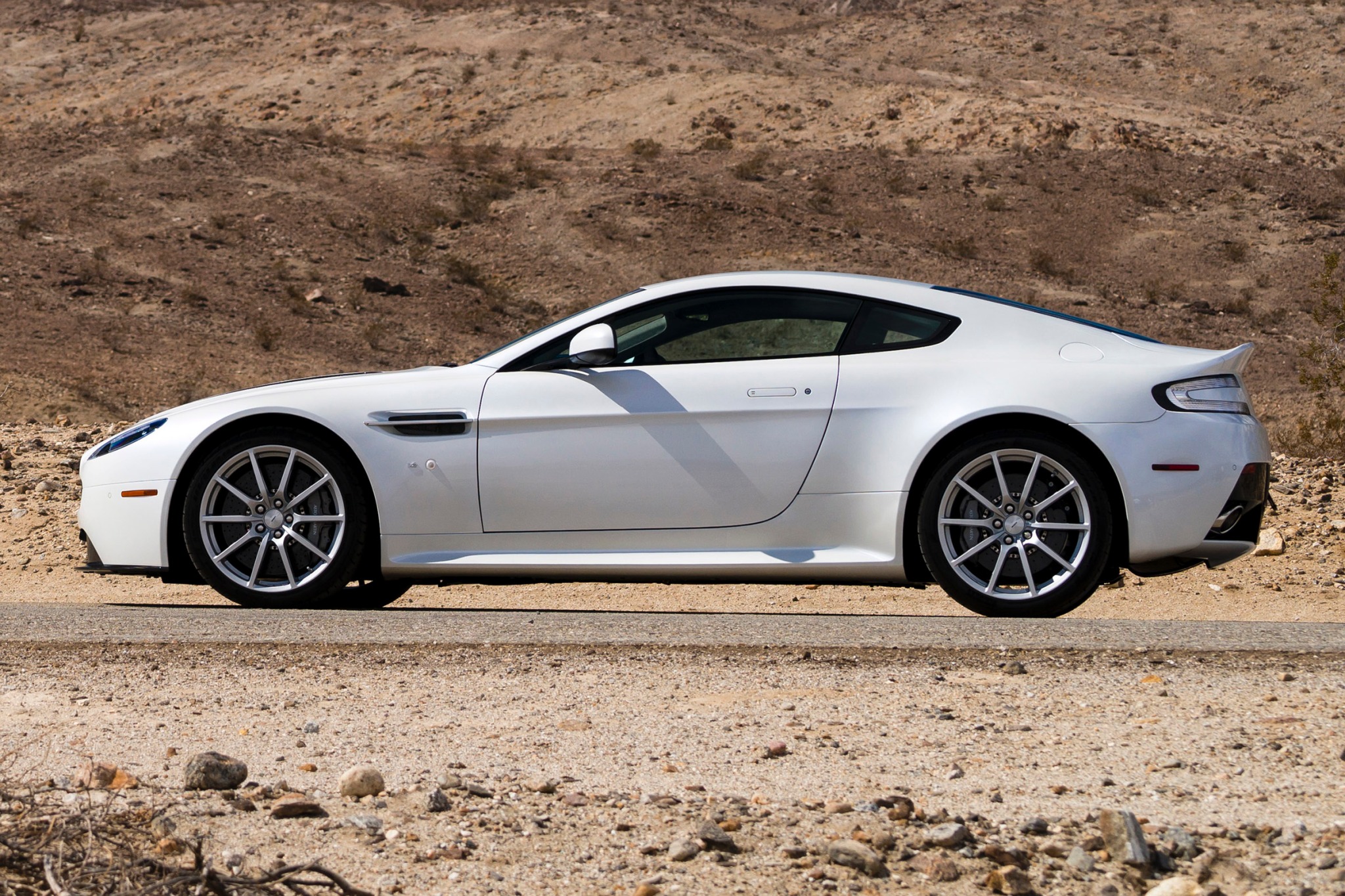 2015 Aston Martin V12 Van interior #8