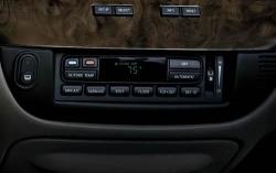 2010 Mercury Grand Marqui interior #7